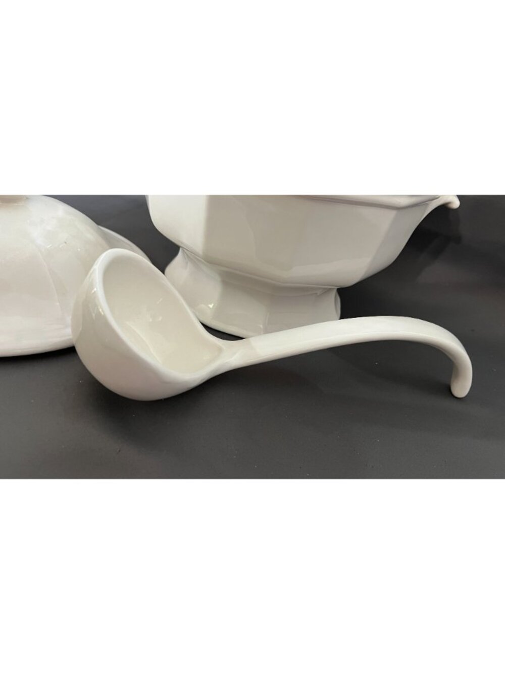 Vintage Pfaltzgraff White Ceramic Soup Tureen With Lid & Matching Ladle Elegant - Picture 3 of 13